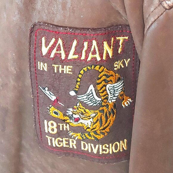 Vintage 18th Tiger Division Leather Bomber Jacket - Size 38/40 - Picture 4 of 13